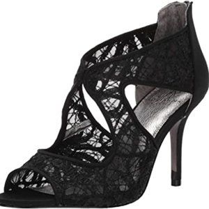 NWT Adrianna Papell ARISSA PUMP Size 9